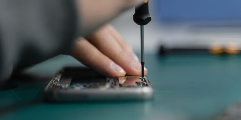 What Does Refurbished Mean in Electronics? The Unregulated Truth (2026) - hero image